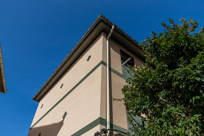 rehabilitación de fachada en donostia: vista de la fachada lateral