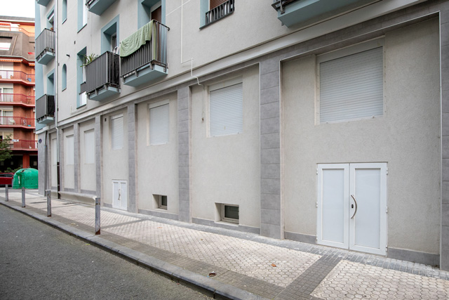 rehabilitación de fachada en gipuzkoa: vista de la fachada lateral