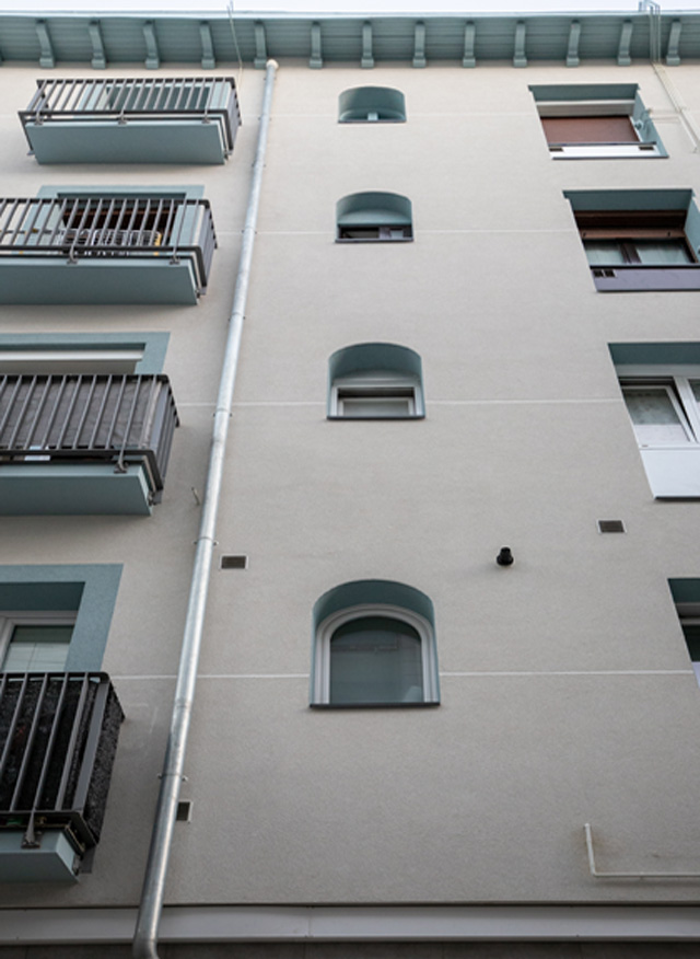 rehabilitación de fachada en donostia, gipuzkoa: vista de la fachada lateral