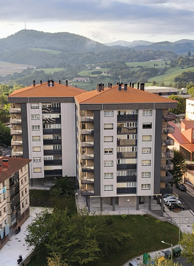 rehabilitación de fachada, vista lateral del edificio