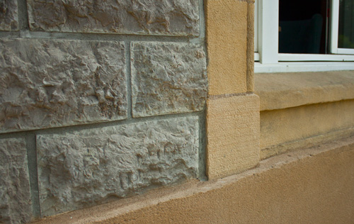 rehabilitación de fachada en Gipuzkoa: detalle de rehabilitación de la fachada de piedra