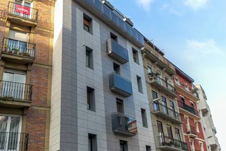 rehabilitación de fachada en Gipuzkoa: fachada ventilada en donostia